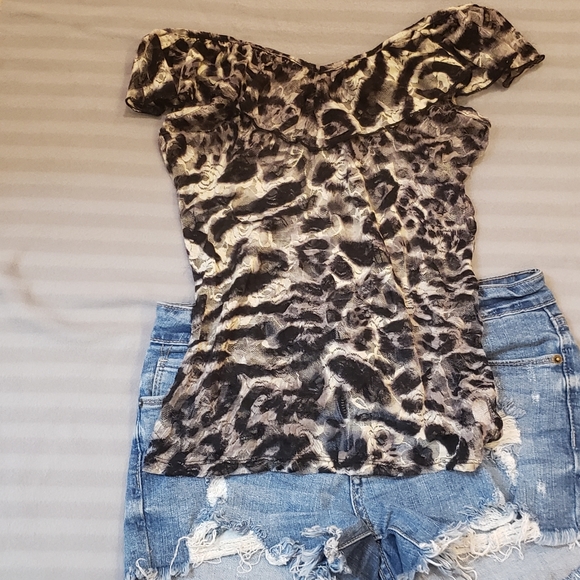 Off shoulder sheer top - Picture 2 of 8